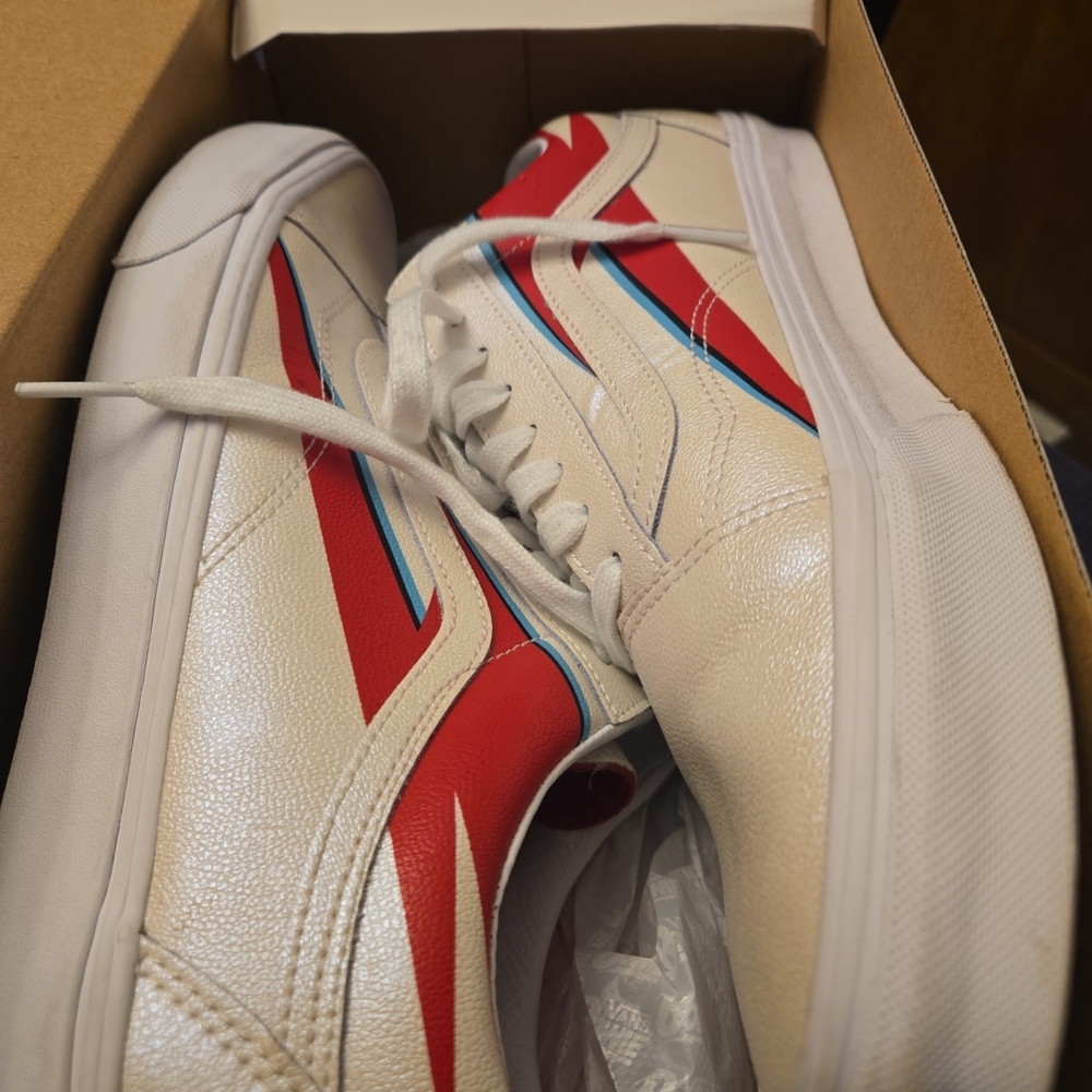 Vans Men's Cream and Red Athletic Shoes